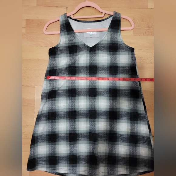 Loose fitted plaid dress - Picture 1 of 4